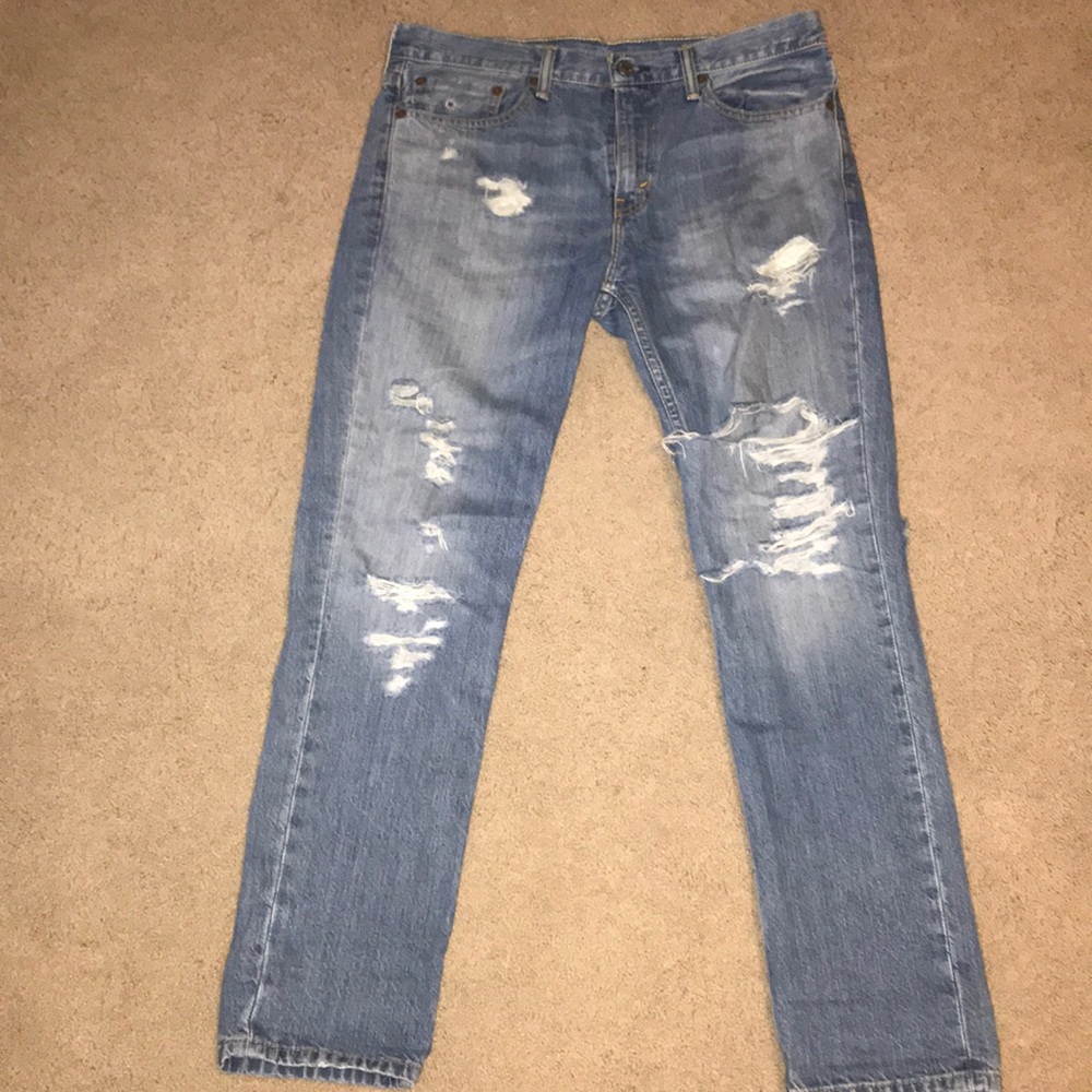 32/30 Ripped Levi’s Jeans